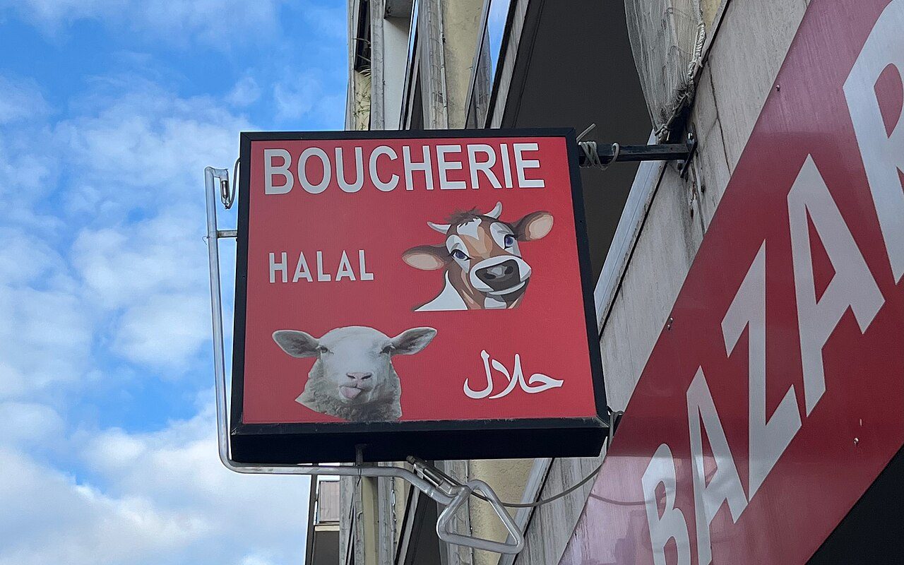 A Halal butcher's sign in Paris, with the word halal in French and Arabic