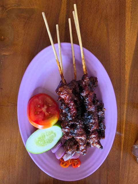 Horse satay (sate jaran) skewers with tomato, cucumber and shallot