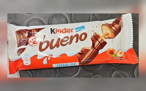 A two-bar pack of Kinder Bueno