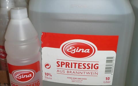 A bottle and a 10-litre container of German spirit vinegar (Spritessig aus Branntwein, 10% acidity)