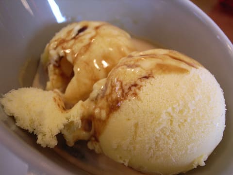 Gelato scoops