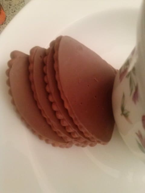 Triangular chocolate pieces (product-neutral category)