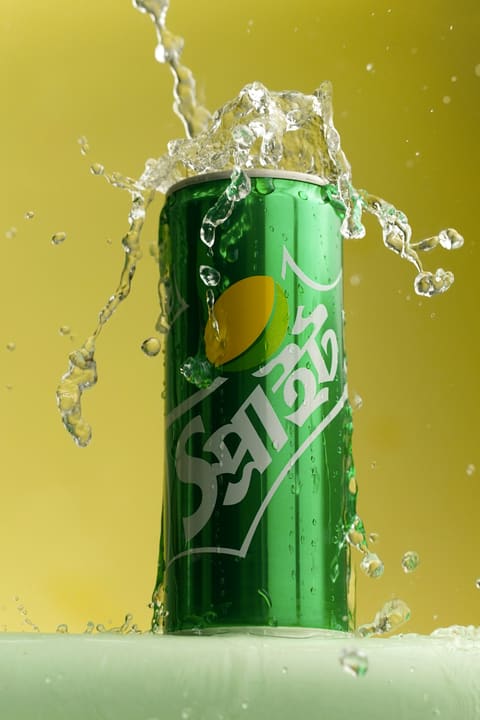 صورة توضيحية: An unbranded green citrus soft drink