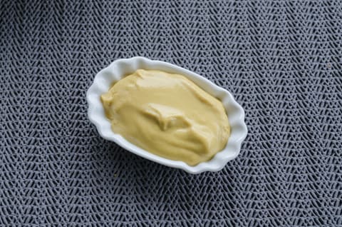 Yellow mustard condiment (product-neutral)