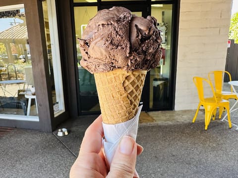 Ice cream scoop / cone