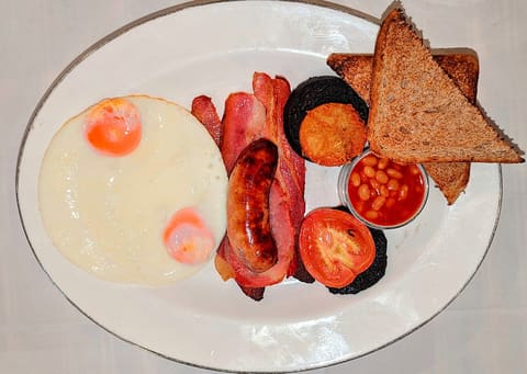 Full English breakfast on a plate (no branded packs)