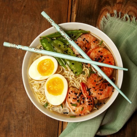 A bowl of ramen noodles