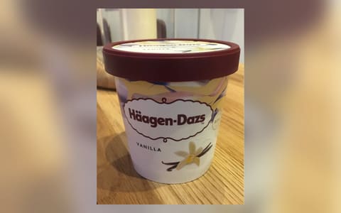 A tub of Häagen-Dazs Vanilla ice cream
