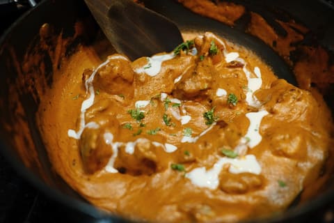 Butter chicken curry with sauce