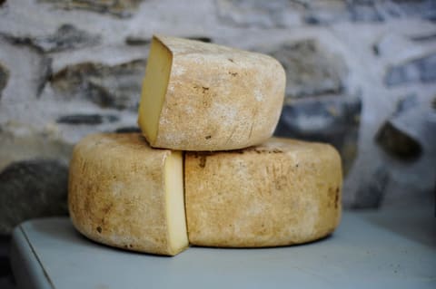 Cheese wheels / blocks