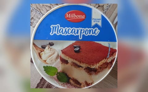 The lid of a Milbona mascarpone tub, showing a slice of tiramisu